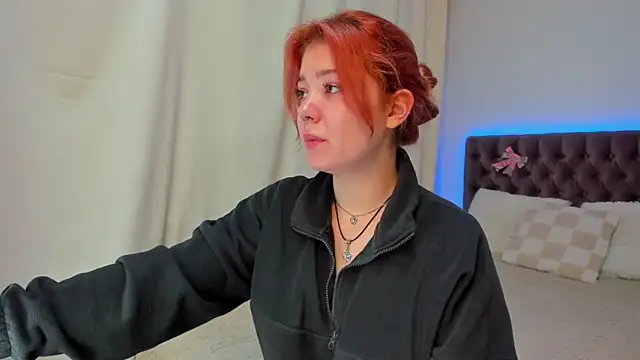 Ella Mayers online show from October 11, 12:15 pm