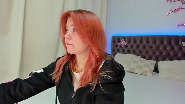 Ella Mayers online show from October 17, 12:30 pm