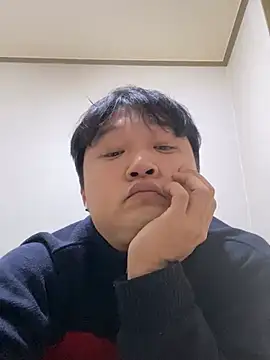 Snapshot of offwhite777 chatting on February 15, 8:54 pm offwhite777 online show from February 15, 8:54 pm