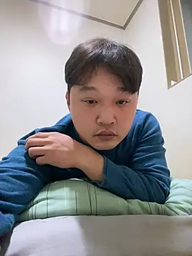 Snapshot of offwhite777 chatting on February 21, 11:22 am offwhite777 online show from February 21, 11:22 am