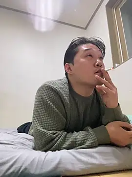 Snapshot of offwhite777 chatting on February 23, 10:28 am offwhite777 online show from February 23, 10:28 am