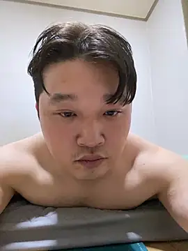 Snapshot of offwhite777 chatting on February 23, 4:35 pm offwhite777 online show from February 23, 4:35 pm