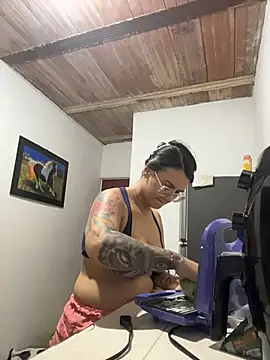 Snapshot of Emma_Giraldo chatting on October 30, 12:23 am Emma Giraldo online show from October 30, 12:23 am