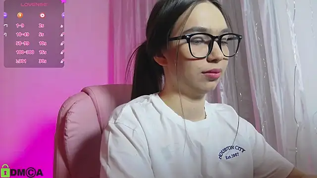 Snapshot of Arianahot777 chatting on February 4, 12:08 am Arianahot777 online show from February 4, 12:08 am