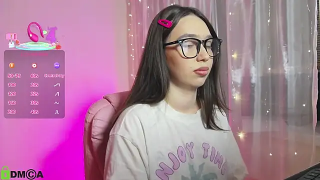 Snapshot of Arianahot777 chatting on September 20, 8:32 pm Arianahot777 online show from September 20, 8:32 pm