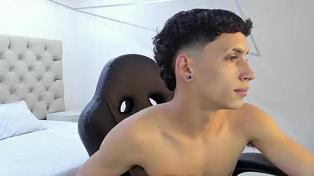 JhoanLeandro online show from January 17, 4:17 am