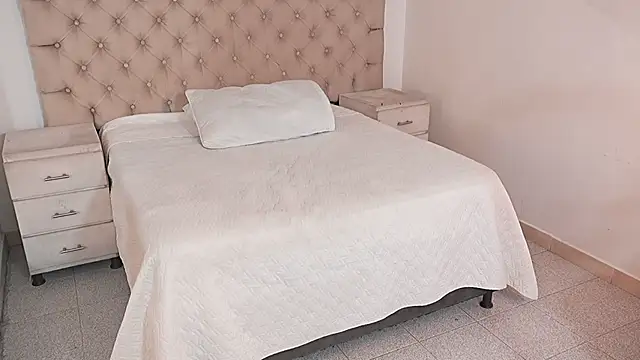 JhoanLeandro online show from February 8, 5:11 am