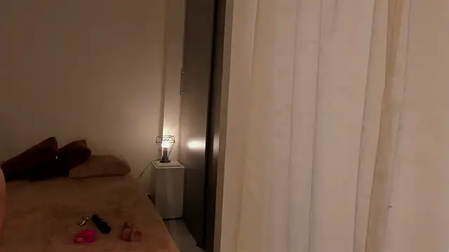 Snapshot of leahaltomm chatting on March 17, 9:34 pm leahaltomm online show from March 17, 9:34 pm