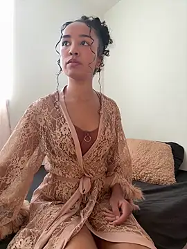 leahaltomm online show from February 4, 2:01 pm