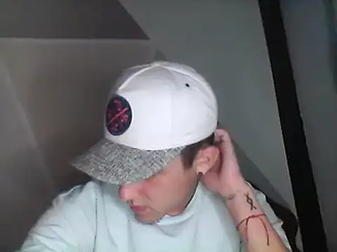 Snapshot of daimon_king05 chatting on February 27, 12:10 am daimon king05 online show from February 27, 12:10 am