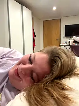 Lars-Lola online show from December 5, 9:40 am