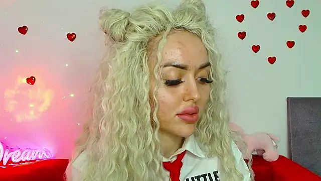 Snapshot of MissisCaty chatting on February 2, 1:45 am MissisCaty online show from February 2, 1:45 am