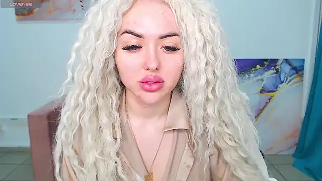 Snapshot of MissisCaty chatting on February 19, 4:12 am MissisCaty online show from February 19, 4:12 am