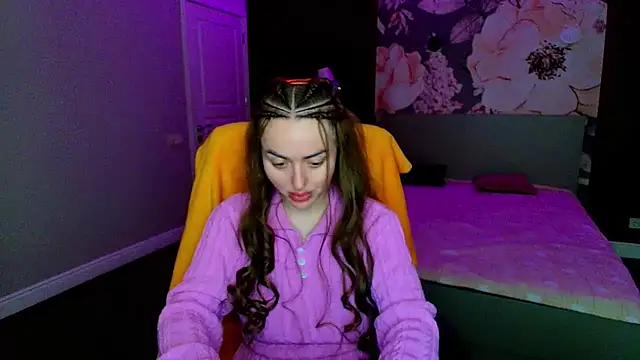 MissisCaty online show from April 16, 7:36 pm