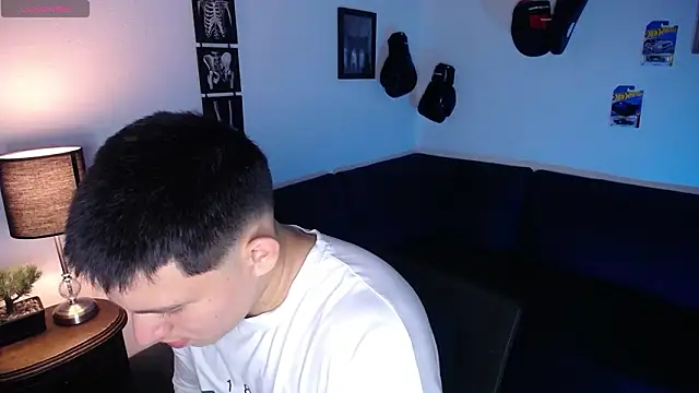 JamesCr  online show from March 7, 1:57 am