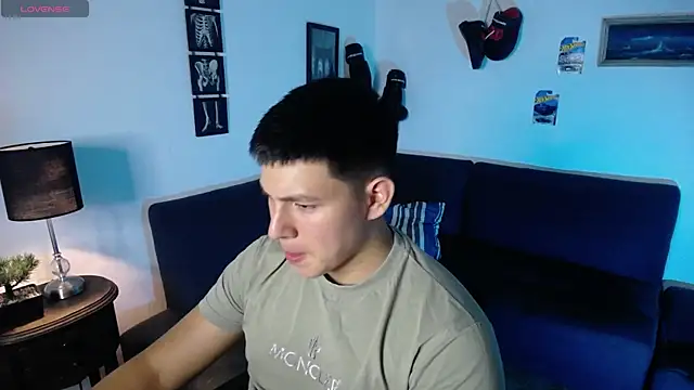 JamesCr  online show from April 10, 11:20 pm