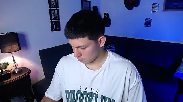 JamesCr  online show from April 15, 2:07 am