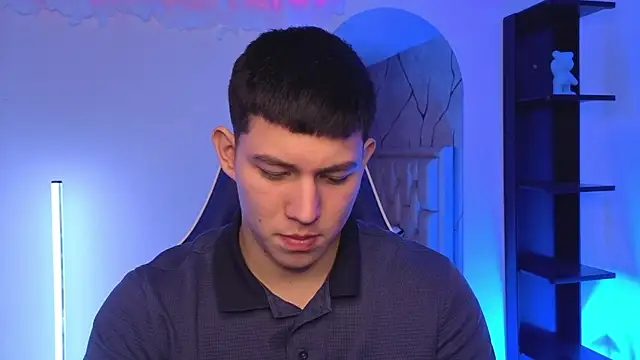 JamesCr  online show from June 9, 12:28 pm