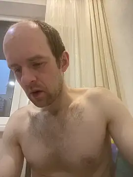 LynnAhNight online show from April 3, 3:15 am