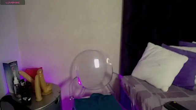 GochitaWild online show from November 12, 8:30 pm