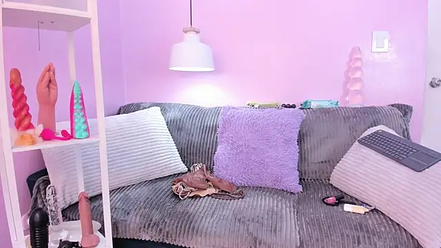 Snapshot of Hiyakasudere chatting on April 8, 6:19 pm Hiyakasudere online show from April 8, 6:19 pm