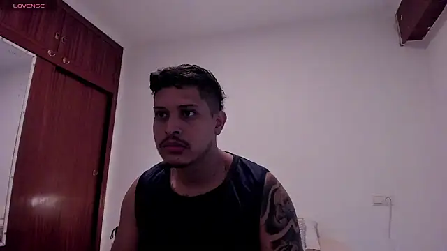 Snapshot of JohanSmith chatting on May 13, 12:13 pm JohanSmith online show from May 13, 12:13 pm