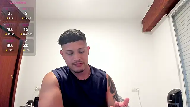 Snapshot of JohanSmith chatting on June 9, 6:41 pm JohanSmith online show from June 9, 6:41 pm