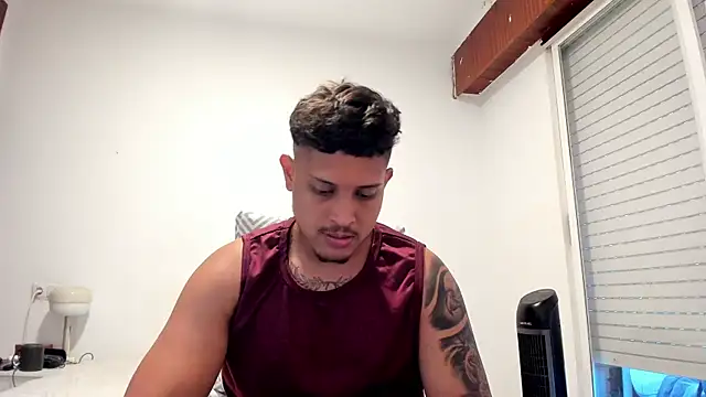 Snapshot of JohanSmith chatting on June 12, 6:51 pm JohanSmith online show from June 12, 6:51 pm
