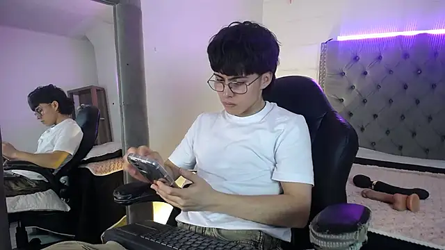 PepperTwink online show from September 17, 4:08 pm