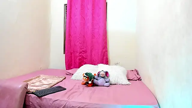 Snapshot of Paloma_24_ chatting on February 7, 1:53 pm Paloma 24 online show from February 7, 1:53 pm