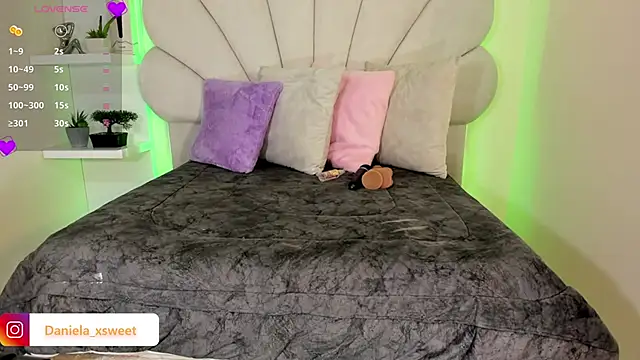 Danielaangelina online show from March 18, 5:54 am