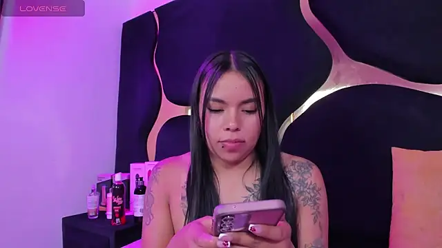 ZoeWan69 online show from March 2, 7:15 am