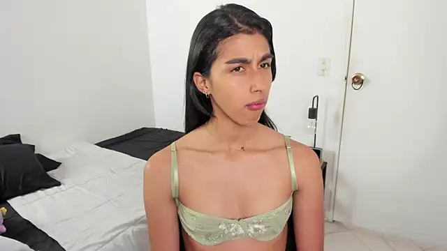 Snapshot of Mazikeen__18 chatting on July 3, 1:39 pm Mazikeen 18 online show from July 3, 1:39 pm