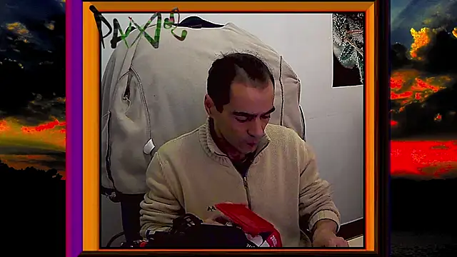 Snapshot of ReyDeBotones chatting on February 25, 9:24 pm ReyDeBotones online show from February 25, 9:24 pm