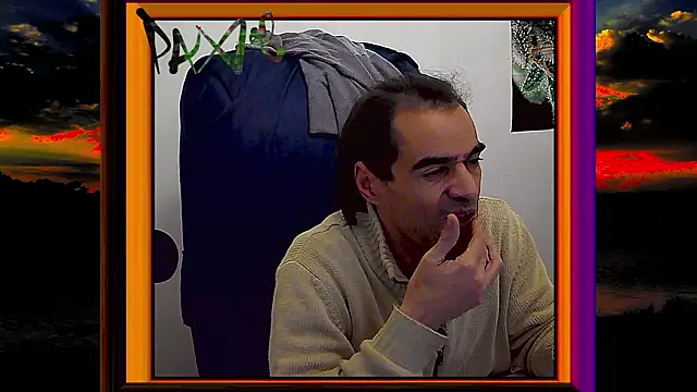 Snapshot of ReyDeBotones chatting on February 27, 10:21 pm ReyDeBotones online show from February 27, 10:21 pm