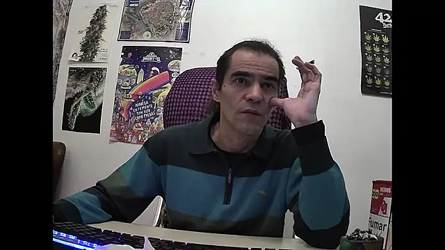 ReyDeBotones online show from April 8, 9:48 pm