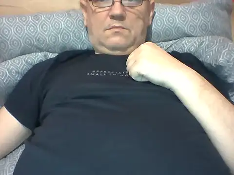 Snapshot of ruplumber chatting on March 2, 12:20 am ruplumber online show from March 2, 12:20 am