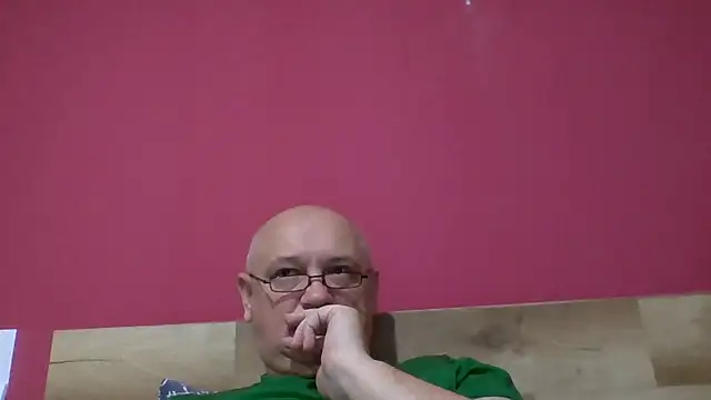 Snapshot of ruplumber chatting on October 31, 11:06 pm ruplumber online show from October 31, 11:06 pm