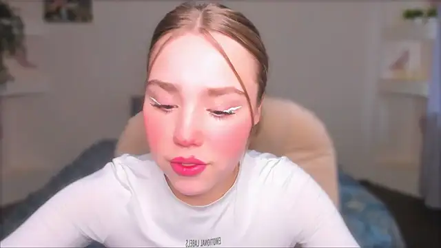 Snapshot of YourMegan chatting on April 21, 9:37 am YourMegan online show from April 21, 9:37 am
