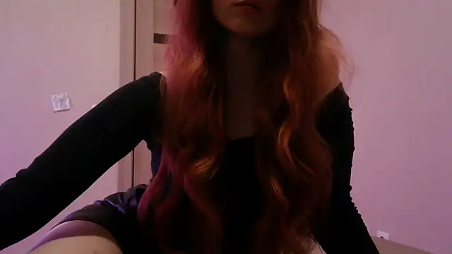 Snapshot of _AliceOwen_ chatting on March 18, 9:32 pm AliceOwen online show from March 18, 9:32 pm