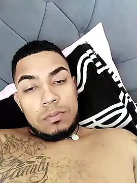 Snapshot of Elgroney23 chatting on February 2, 9:45 pm Elgroney23 online show from February 2, 9:45 pm