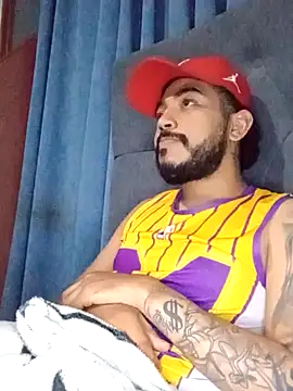 Snapshot of Elgroney23 chatting on April 10, 6:29 am Elgroney23 online show from April 10, 6:29 am