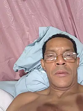Snapshot of Renato571 chatting on July 10, 12:15 am Renato571 online show from July 10, 12:15 am