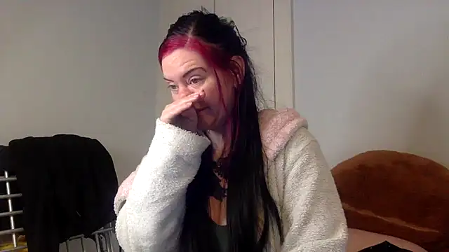 Snapshot of AureliaXOX chatting on February 8, 11:24 am AureliaXOX online show from February 8, 11:24 am