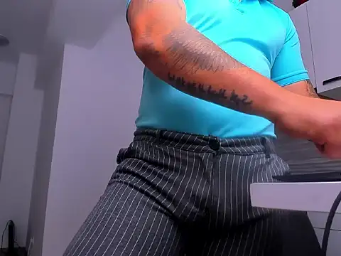 ZackMasterss online show from May 15, 11:45 pm