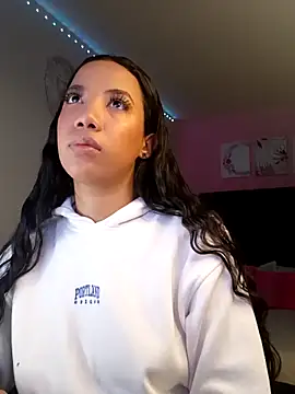 SallyWhitee online show from March 9, 7:01 am