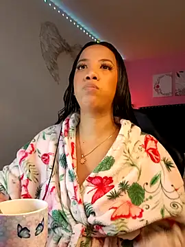 SallyWhitee online show from March 14, 5:46 am