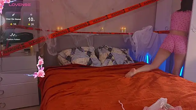 Mia Luw online show from October 24, 5:37 am