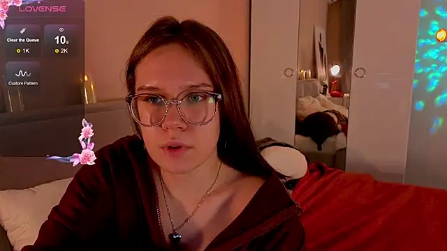 Mia Luw online show from November 22, 9:58 pm