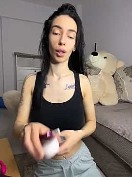 Snapshot of Celine_Roxelle chatting on April 20, 9:16 pm Celine Roxelle online show from April 20, 9:16 pm